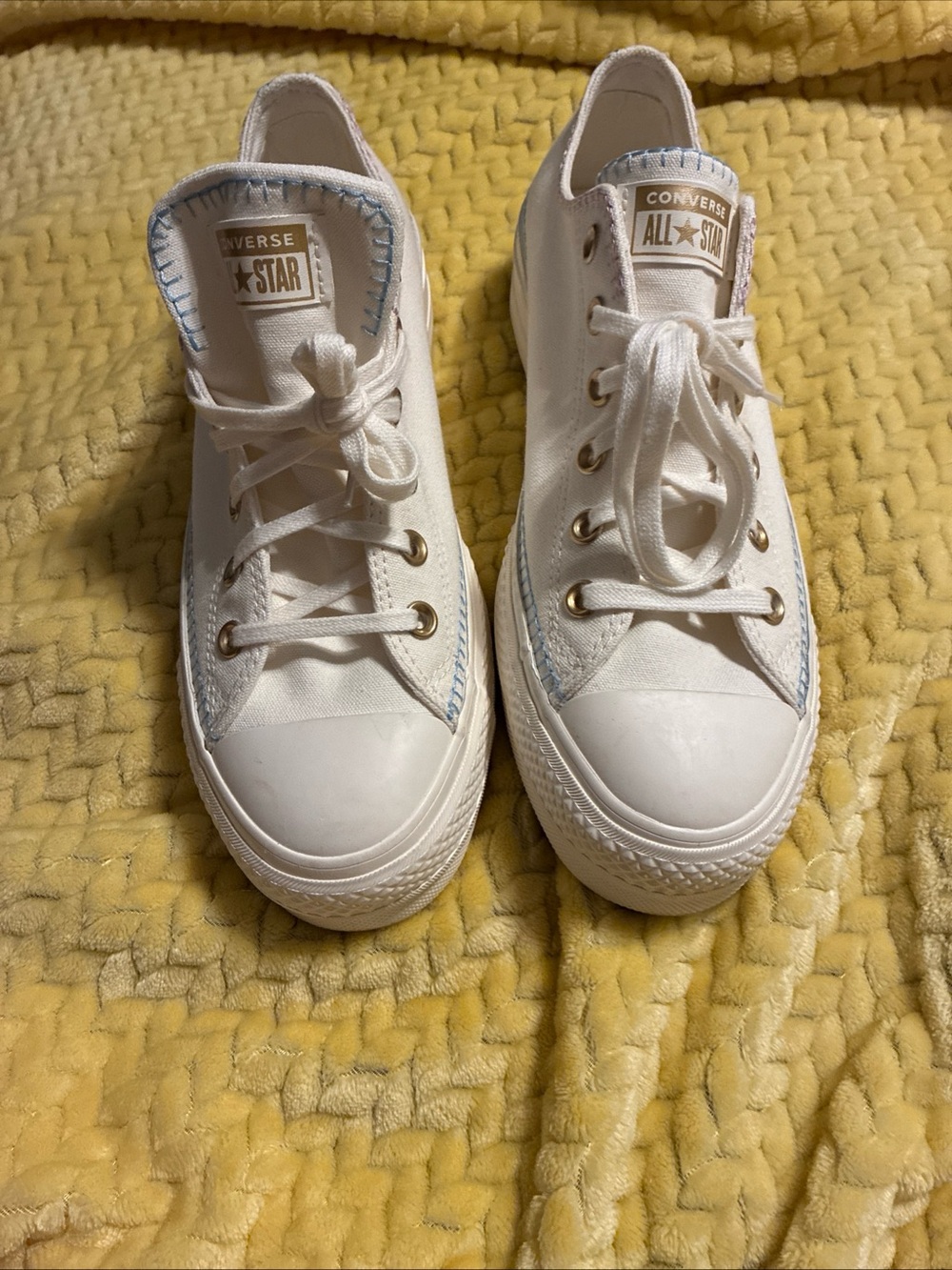 Converse ladies platform crafted stitching sneaker size 10